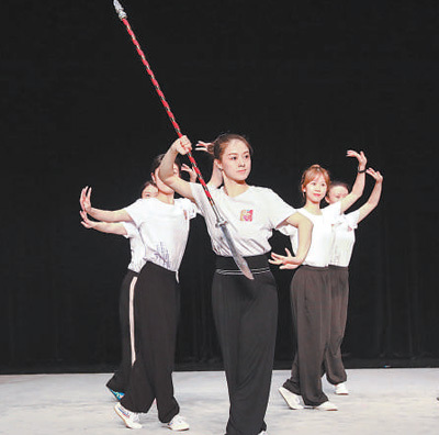 到昆山追戏 在昆山演戏（艺近东说念主和）